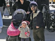 Питер Динклэйдж на прогулке в Нью-Йорке Питер Динклэйдж на прогулке в Нью-Йорке