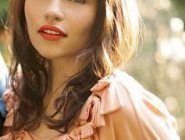 Эмилия Кларк в роли стриптизерши