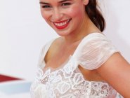 Эмилия Кларк в роли стриптизерши