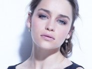 Эмилия Кларк в роли стриптизерши