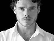 Ричардс Мэдден станет принцем для «Золушки»