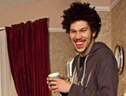 Джоэл Фрай в роли Гиздара зо Лорака