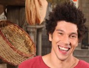 Джоэл Фрай в роли Гиздара зо Лорака