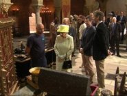 Елизавета II побывала на съемочной площадке сериала «Игра престолов»