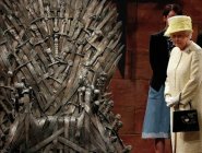 Елизавета II побывала на съемочной площадке сериала «Игра престолов»