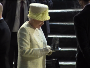 Елизавета II побывала на съемочной площадке сериала «Игра престолов»