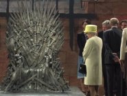 Елизавета II побывала на съемочной площадке сериала «Игра престолов»