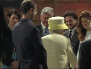 Елизавета II побывала на съемочной площадке сериала «Игра престолов»