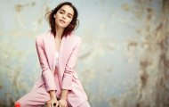 Материал о Эмилии Кларк в журнале Vogue
